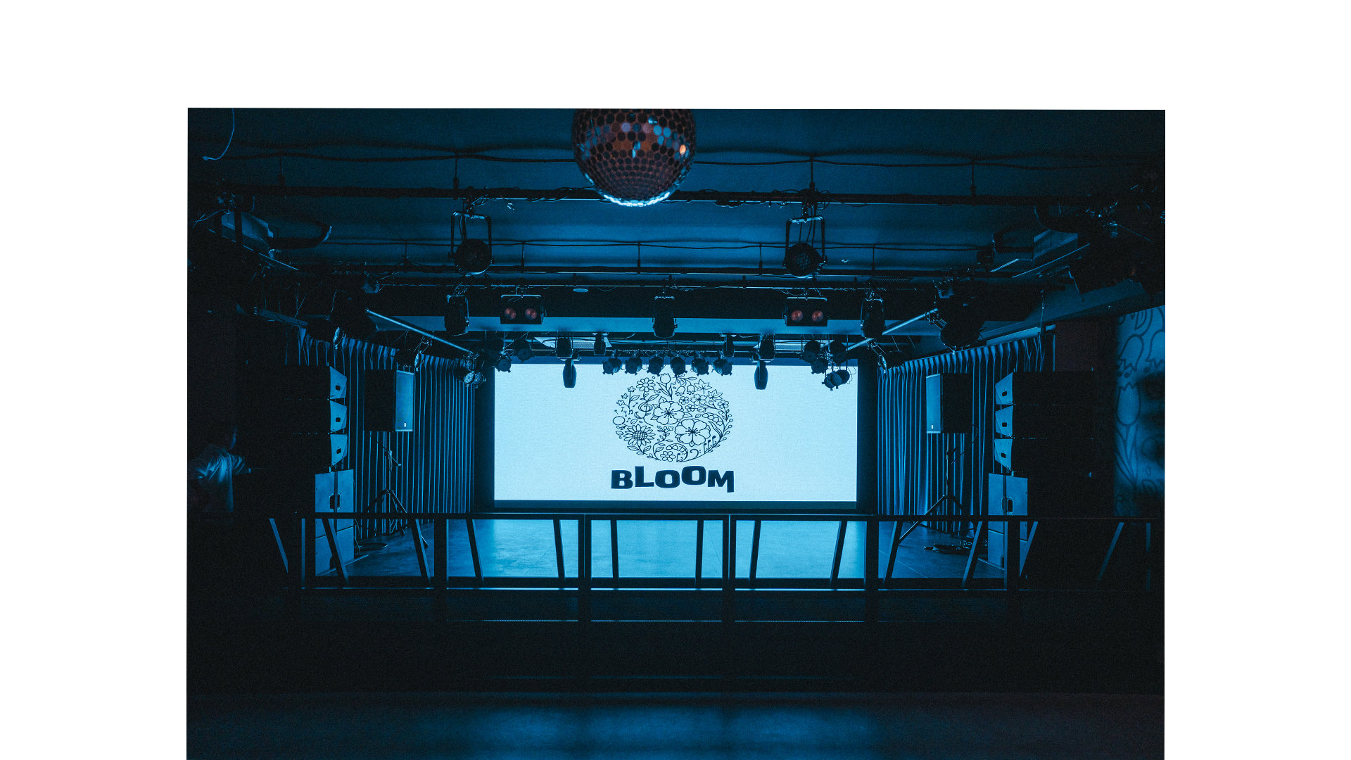 LIVE HOUSE Bloom