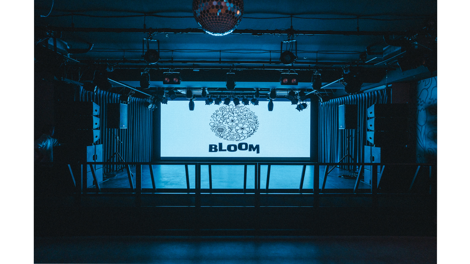 LIVE HOUSE Bloom